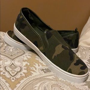 💥CAMO slip on sneakers💥